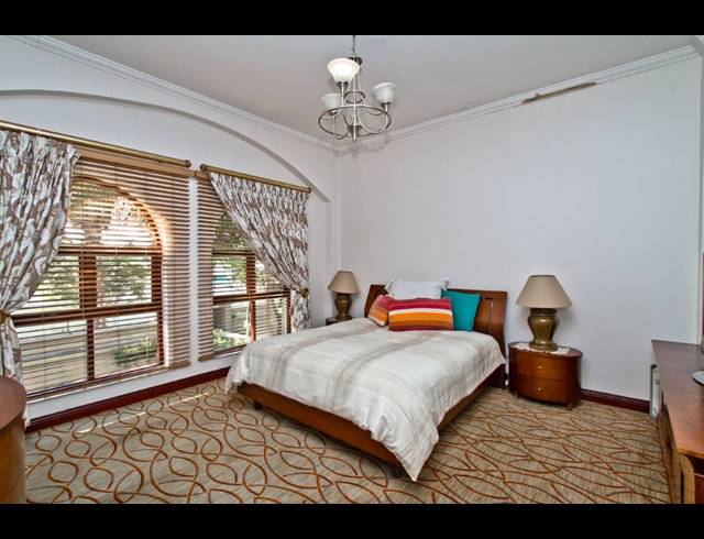 4 BEDROOM HOUSE FOR SALE IN KHYBER ROCK